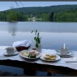 snídaně u jezera